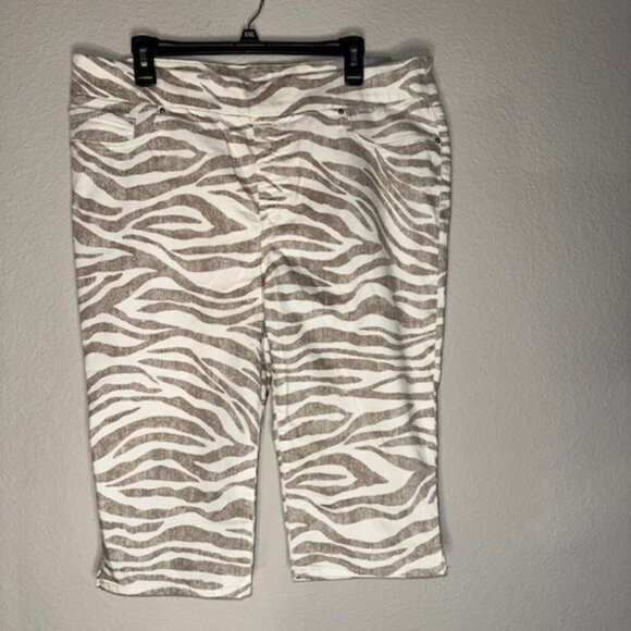 Zebra Print Pull-on Capris‎ - Picture 1 of 7